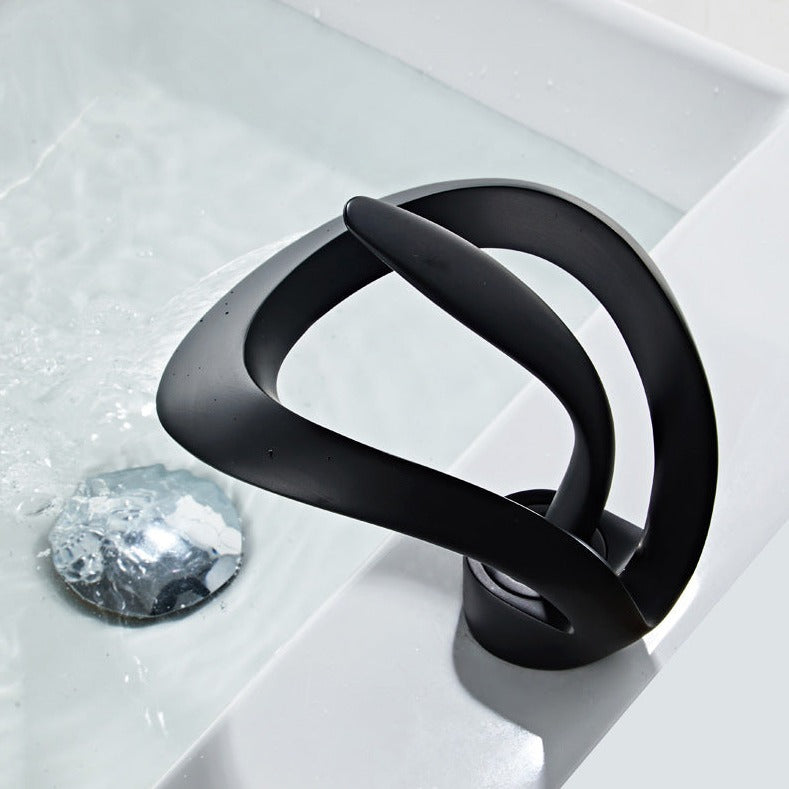 Moderne Badezimmerarmatur – Geschwungenes und elegantes Design