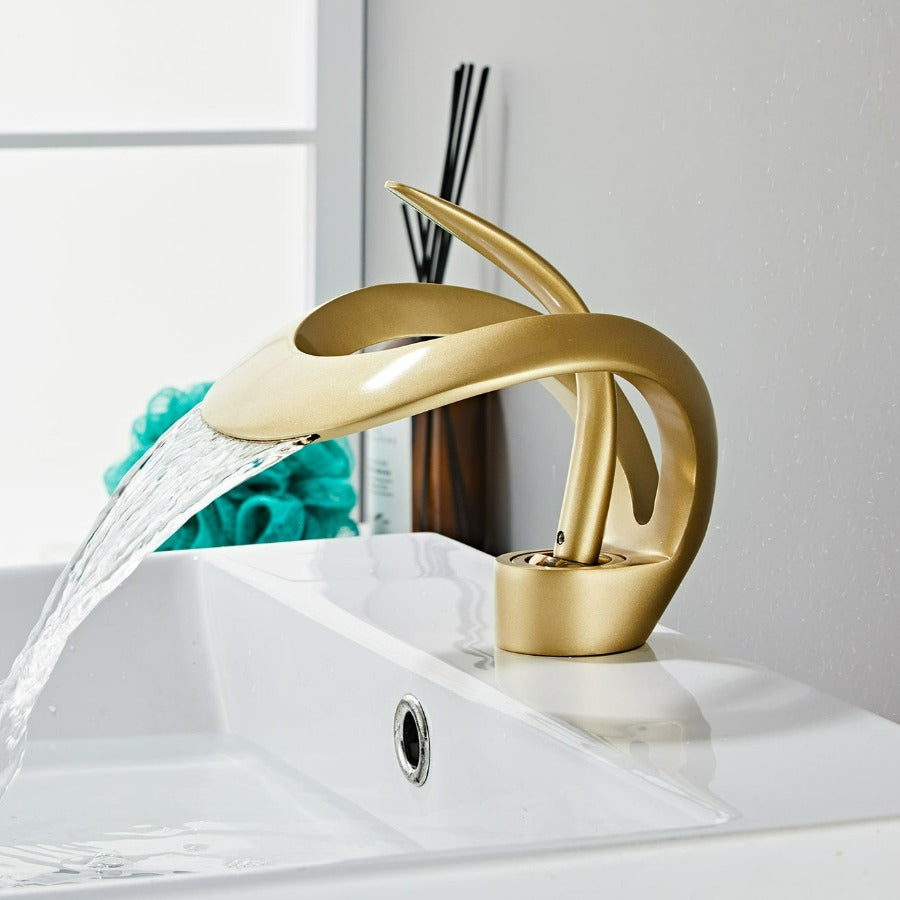 Moderne Badezimmerarmatur – Geschwungenes und elegantes Design