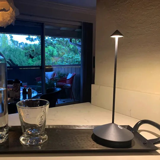 Stolní LED lampa – bezdrátová a dobíjecí