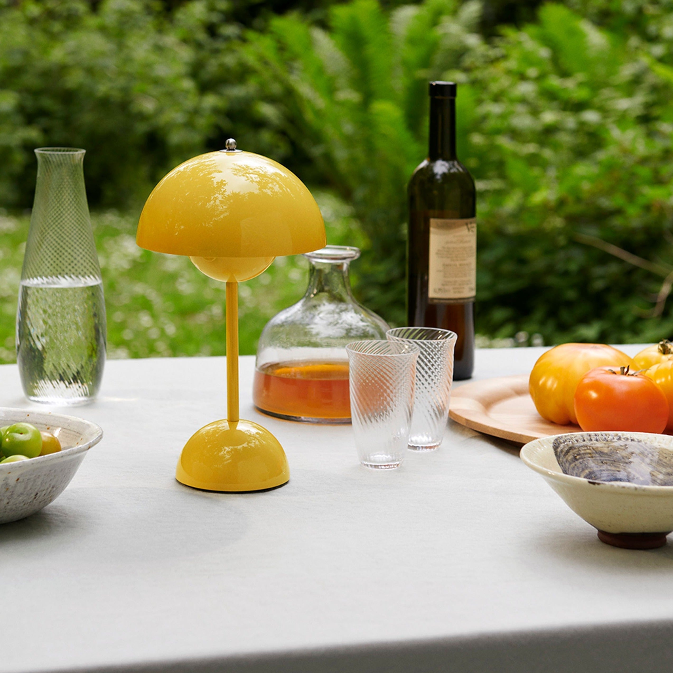 デスク用LEDランプ - モダンなシンプルさと機能性