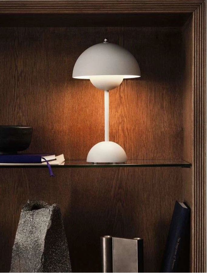 Hordozható Asztali Lámpa – Modern Design és Nomád Világítás