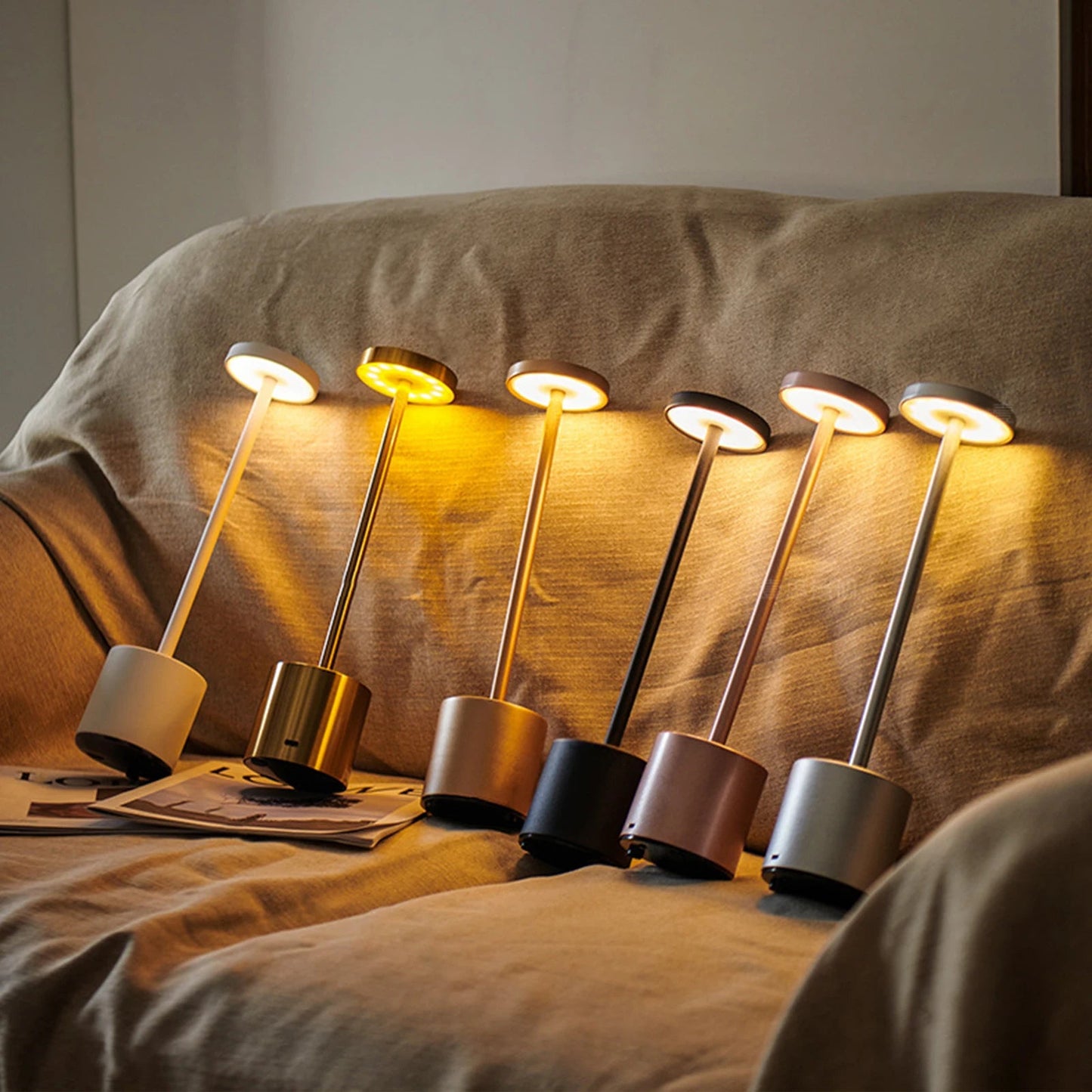 Lampa stołowa LED dotykowa z funkcją ładowania – nowoczesne i praktyczne oświetlenie 