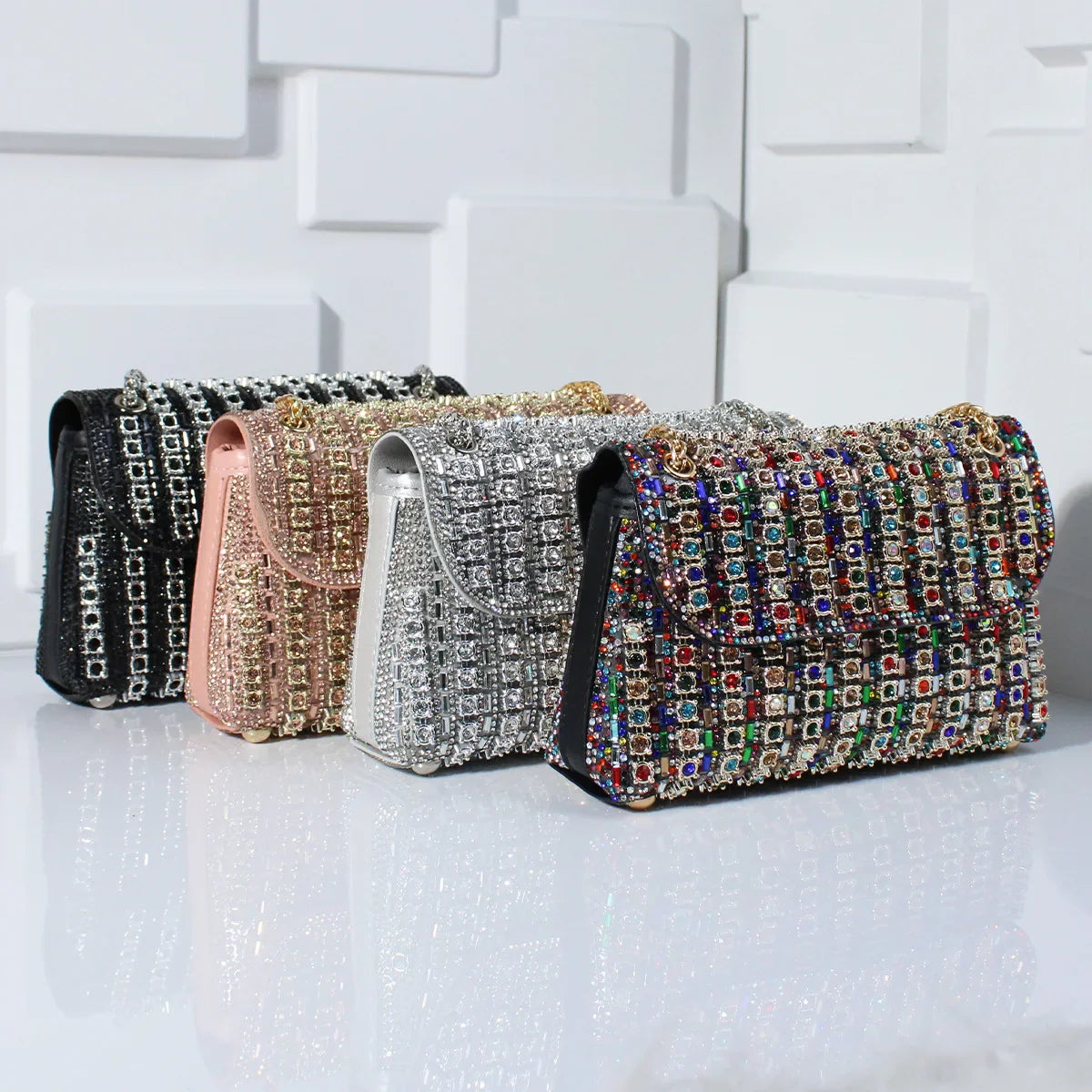 Ida | Clutch mit Strassverzierung — Glänzende Eleganz für Ihre Ausgänge 