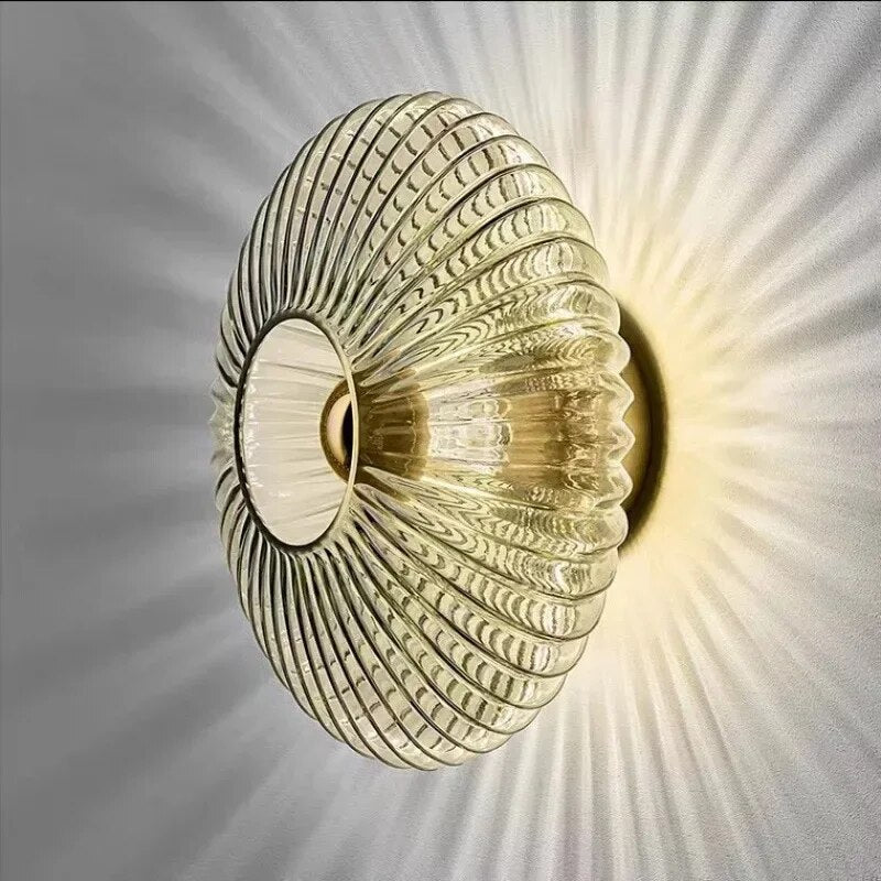 Applique da Parete in Vetro Ondulato – Eleganza e Luce Soffusa 