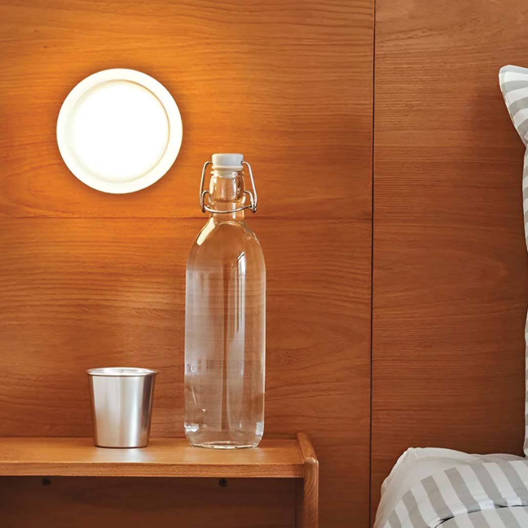 Elegant Vägglampa – Mjuk Relief Och Varm Atmosfär 