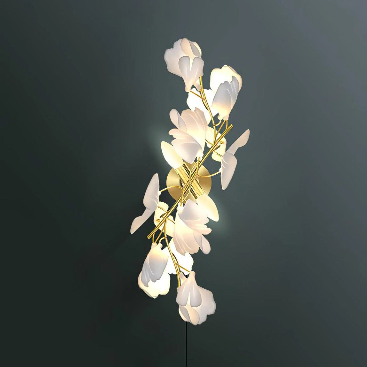 Aplique Floral - Elegancia dorada y luz suave