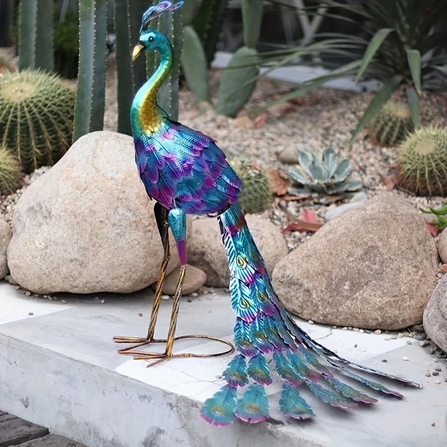 Skulptur av den majestätiska påfågeln – Symbol för skönhet och prestige 
