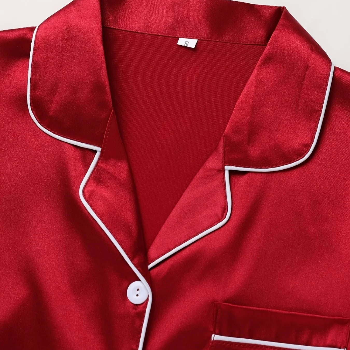 Sandra | Pyjamas Skinnende – Nattlig Eleganse Og Delikat Berøring 