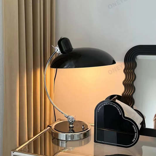 Modern Íróasztali Lámpa – Elegáns Stílus és Stabil Felépítés 
