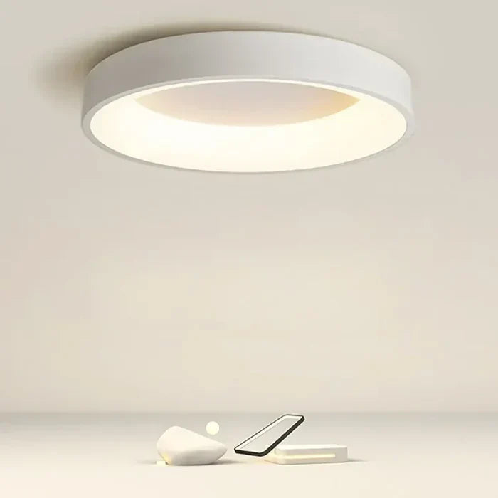 Loftlampe – Enkel linje og varm atmosfære 