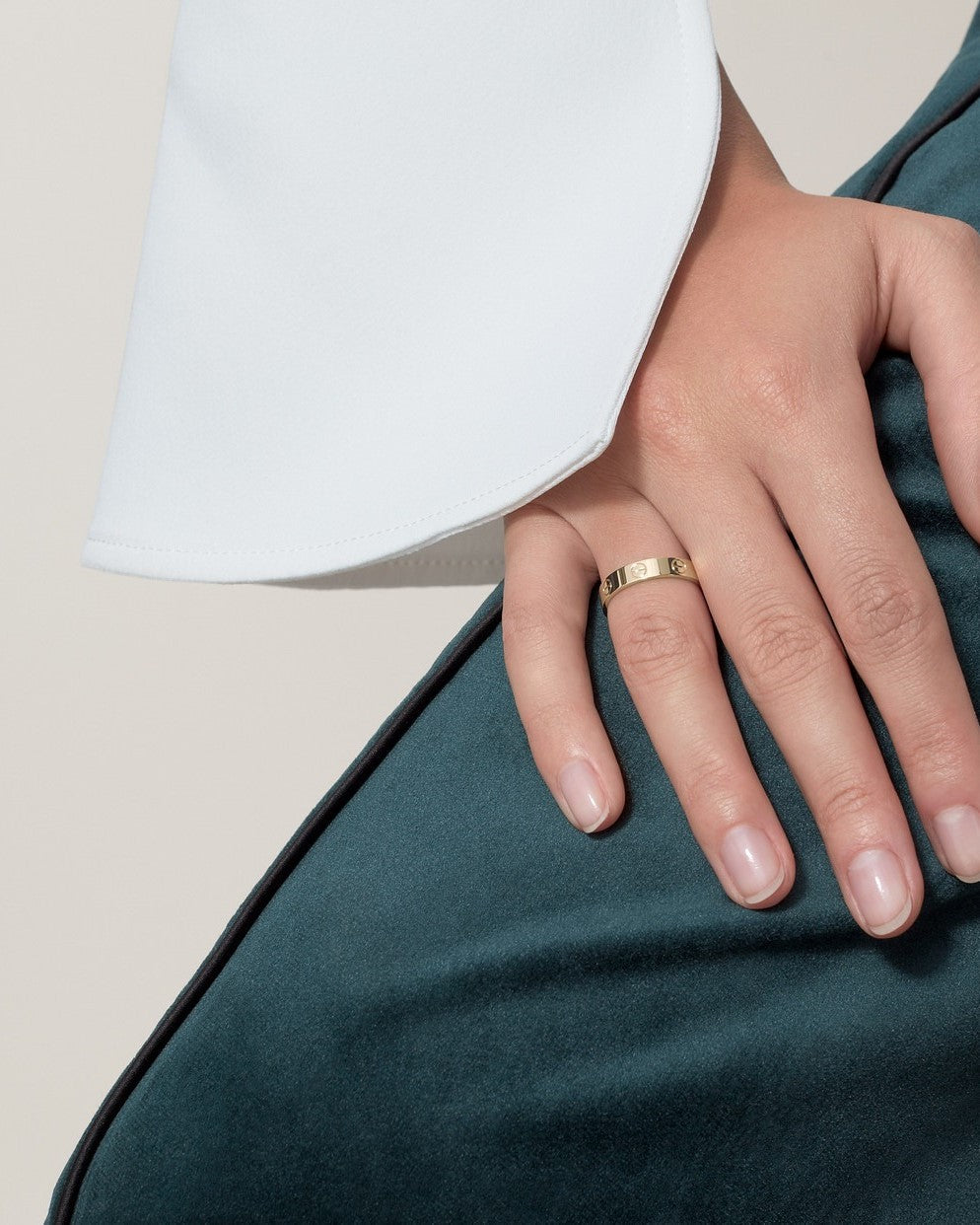 Anel Unissexo Ajustável – Elegância Minimalista e Conforto Sob Medida 
