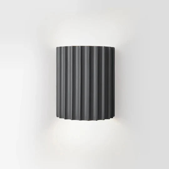 Modern Wall Sconce in Resin – Elegance and Originality 