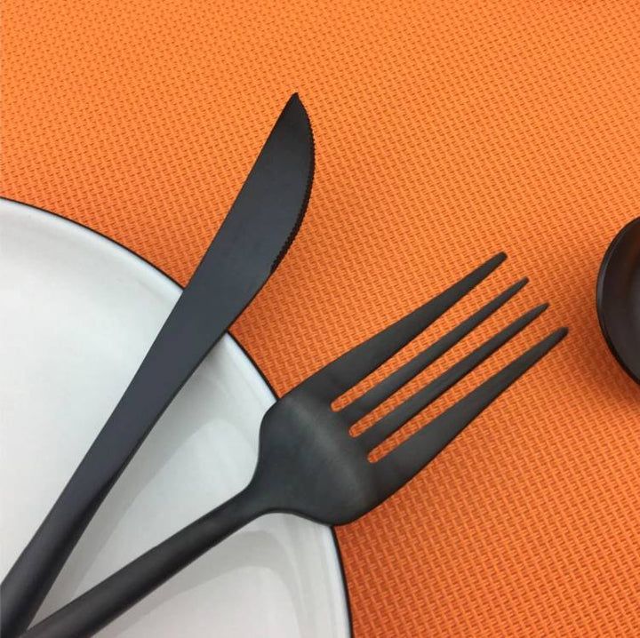 Set di Posate di Lusso – Per una Tavola Elegante e Distinta 