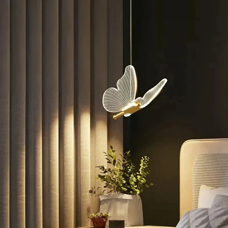 Lampa Suspendată Fluture – Eleganță și Originalitate 
