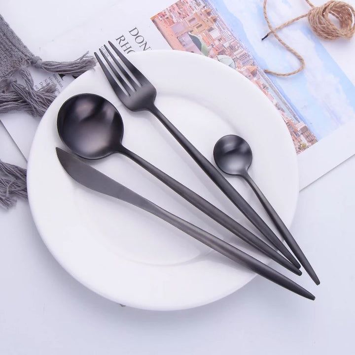 Set di Posate di Lusso – Per una Tavola Elegante e Distinta 