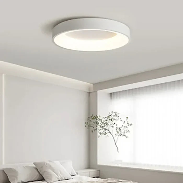 Loftlampe – Enkel linje og varm atmosfære 