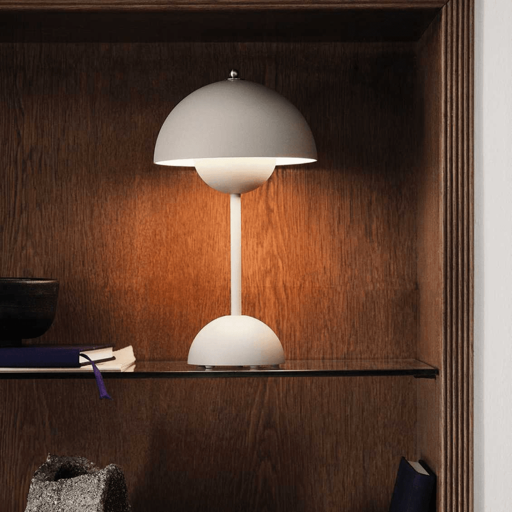 Lámpara LED de Escritorio – Simplicidad Moderna y Funcionalidad 
