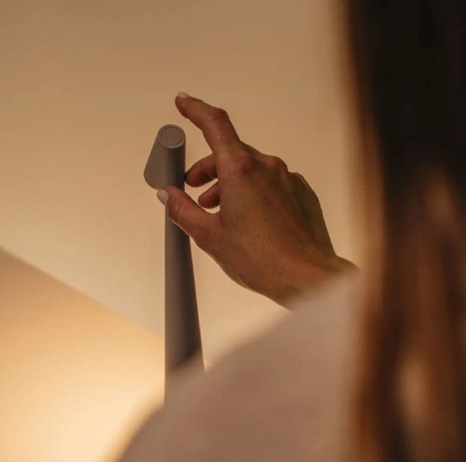 Wireless LED Table Lamp – Minimalist and Elegant Design 