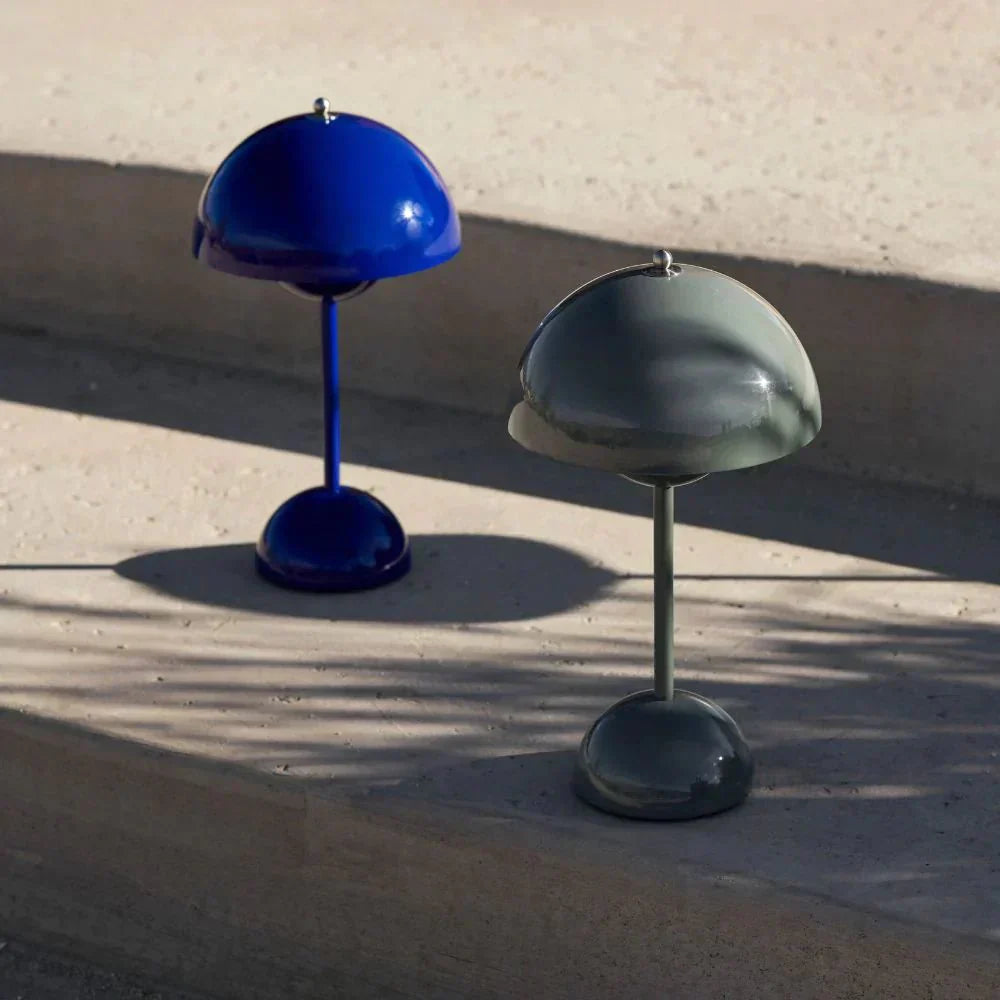 מנורת LED שולחנית – פשטות מודרנית ופונקציונליות 