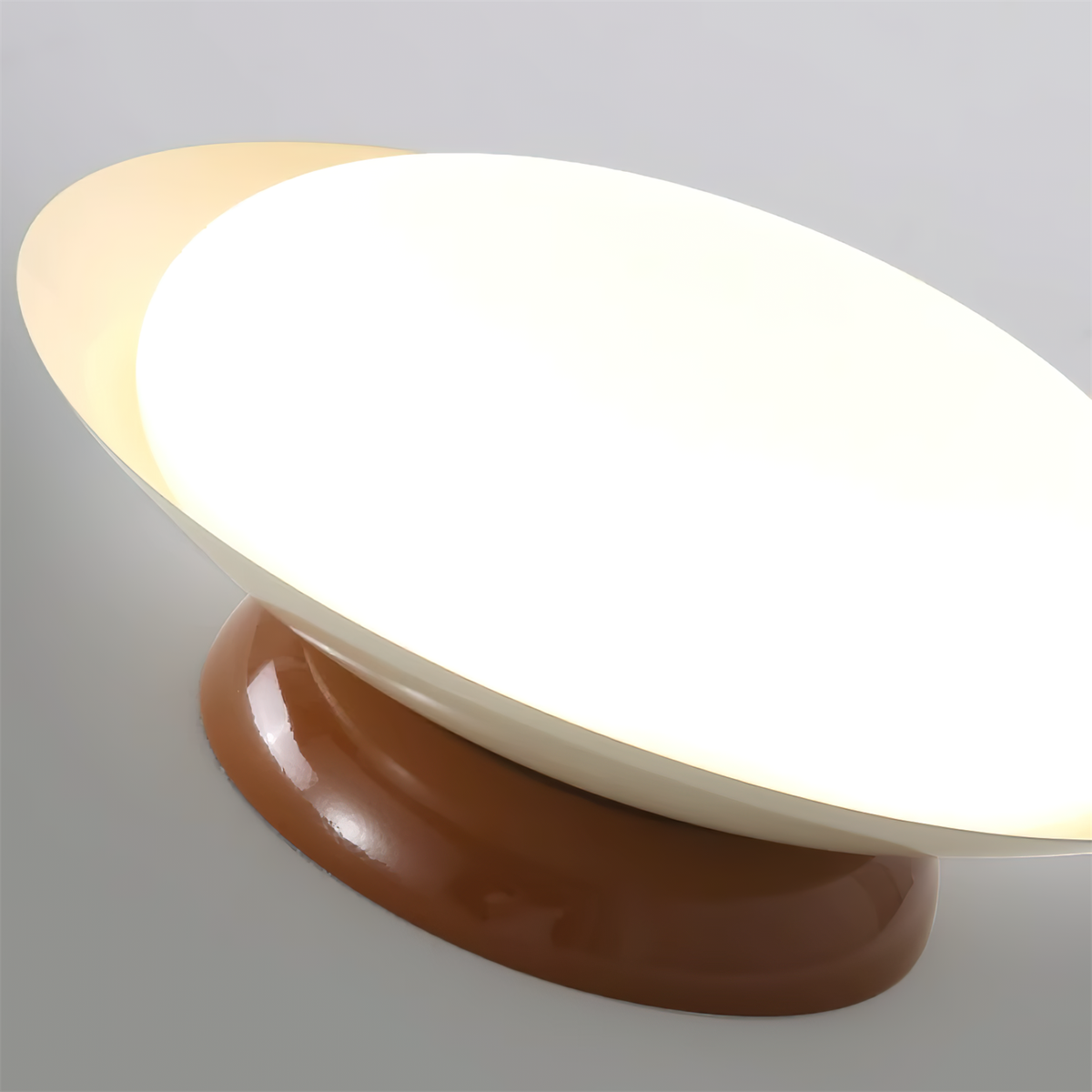 مصباح السقف الدائري LED - توهج طبيعي وأناقة متحفظة