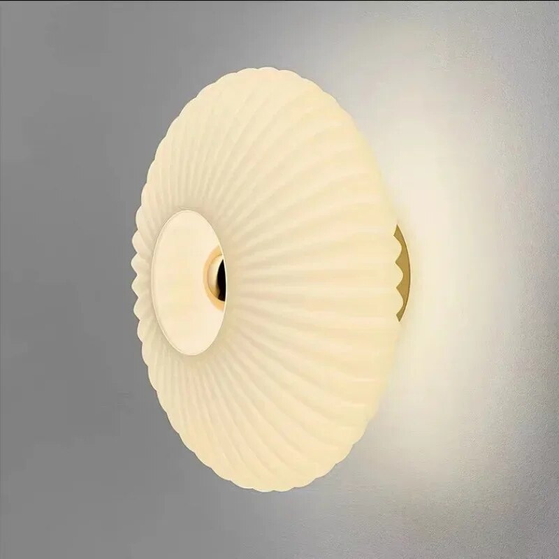 Applique da Parete in Vetro Ondulato – Eleganza e Luce Soffusa 