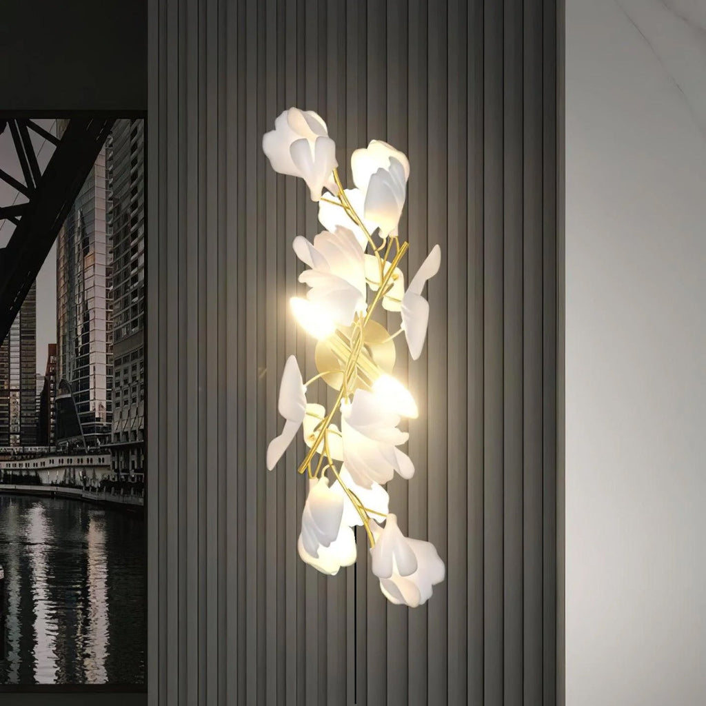 Aplique Floral - Elegancia dorada y luz suave