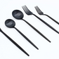 Set di Posate di Lusso – Per una Tavola Elegante e Distinta 